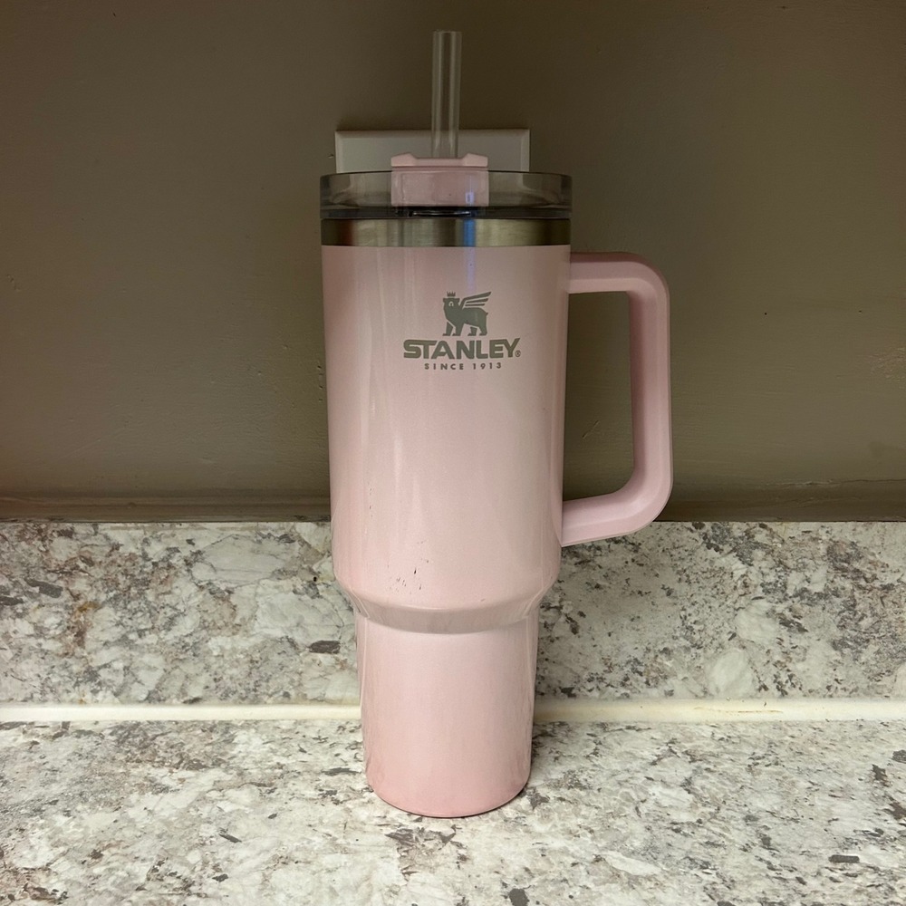 Stanley Quencher H2.0 Tumbler 40oz Pink Shimmer Insulated Travel Mug Cup